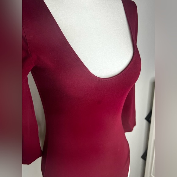 FOREVER 21 | HALF SLEEVE LOW CUT BURGUNDY BODYSUIT - Picture 2 of 5